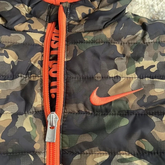 NIKE | Army Camo | FULL-ZIP PUFFER JACKET - Picture 7 of 8